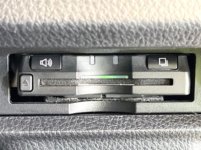 TOYOTA VOXY HYBRID 2019