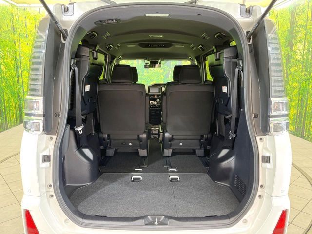 TOYOTA VOXY HYBRID 2019