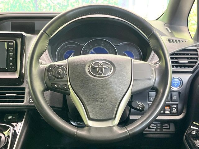 TOYOTA VOXY HYBRID 2019