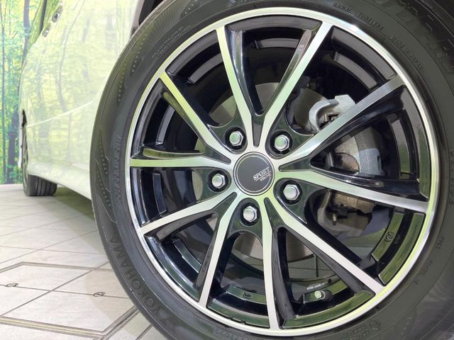 TOYOTA VOXY HYBRID 2019