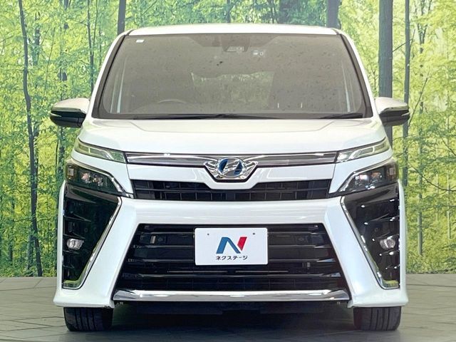 TOYOTA VOXY HYBRID 2019