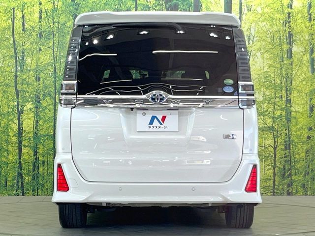 TOYOTA VOXY HYBRID 2019