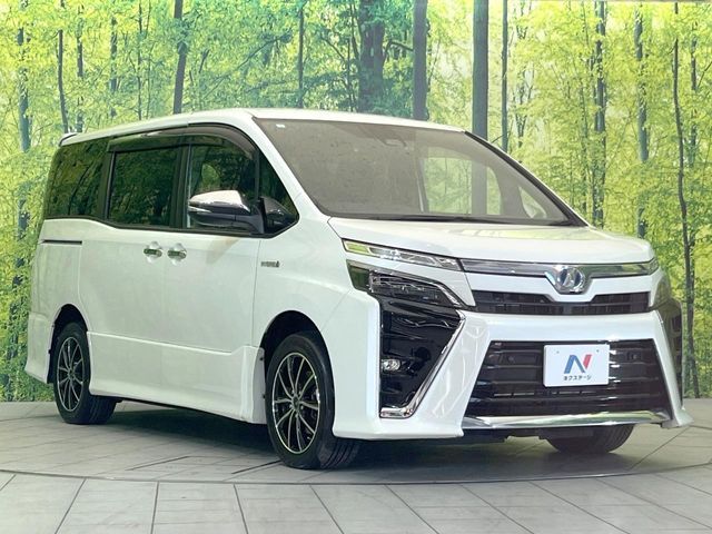 TOYOTA VOXY HYBRID 2019