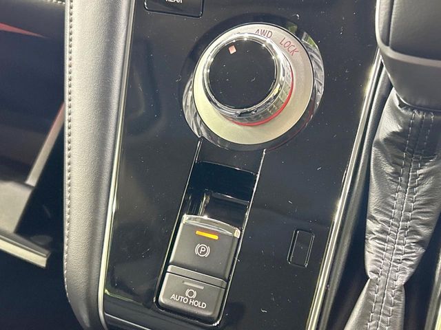 MITSUBISHI DELICA D:5 4WD 2023