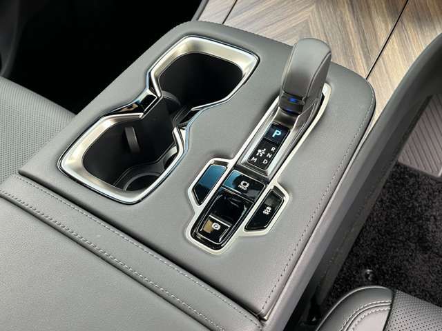 TOYOTA ???? LM500h 2025