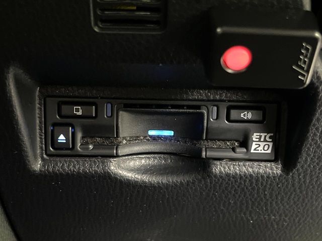 TOYOTA VOXY HYBRID 2023