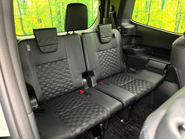 TOYOTA VOXY HYBRID 2023