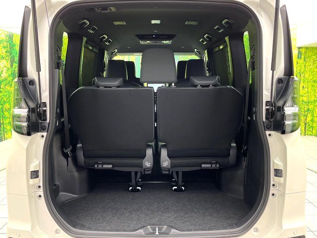 TOYOTA VOXY HYBRID 2023