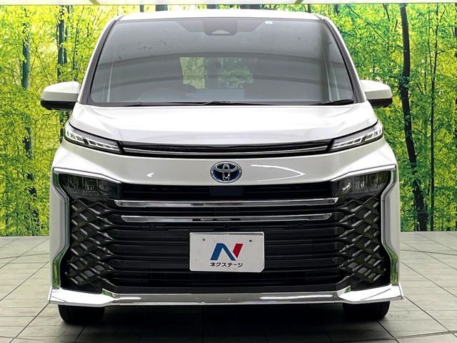 TOYOTA VOXY HYBRID 2023