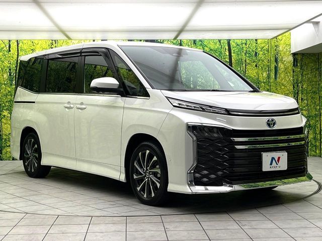 TOYOTA VOXY HYBRID 2023