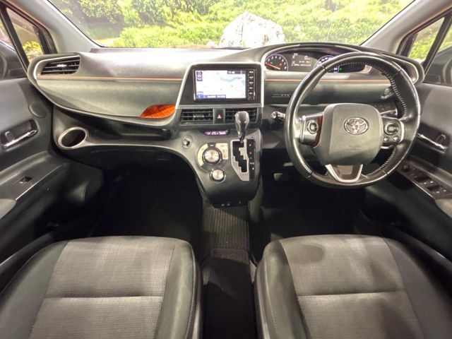 TOYOTA SIENTA 2019