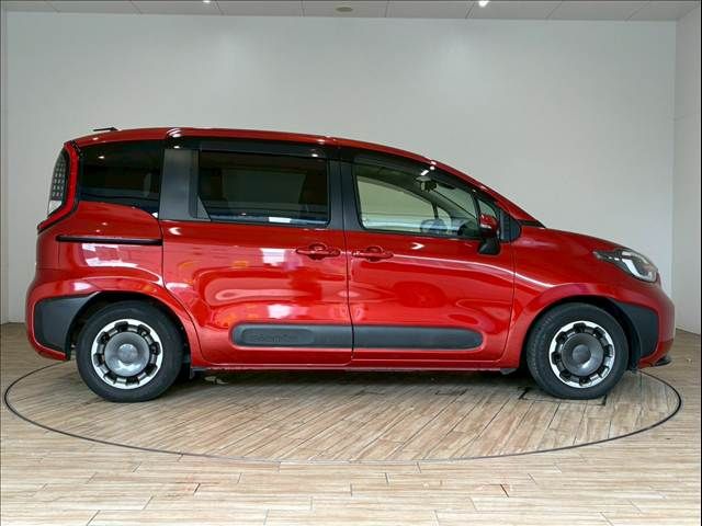 TOYOTA SIENTA HYBRID 2022