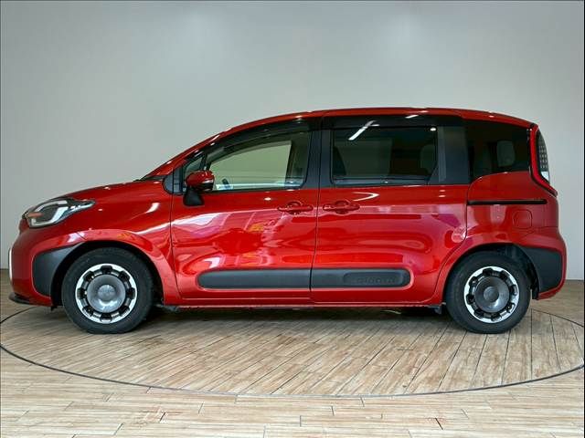 TOYOTA SIENTA HYBRID 2022