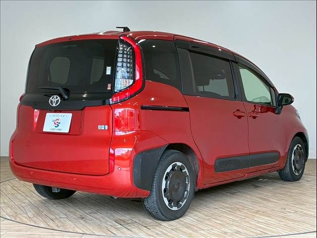 TOYOTA SIENTA HYBRID 2022