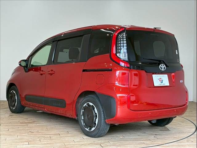 TOYOTA SIENTA HYBRID 2022