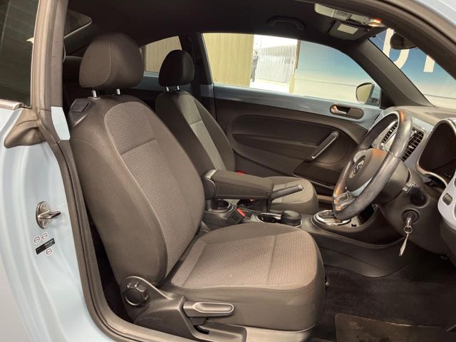 VOLKSWAGEN VOLKSWAGEN The BEETLE 2013
