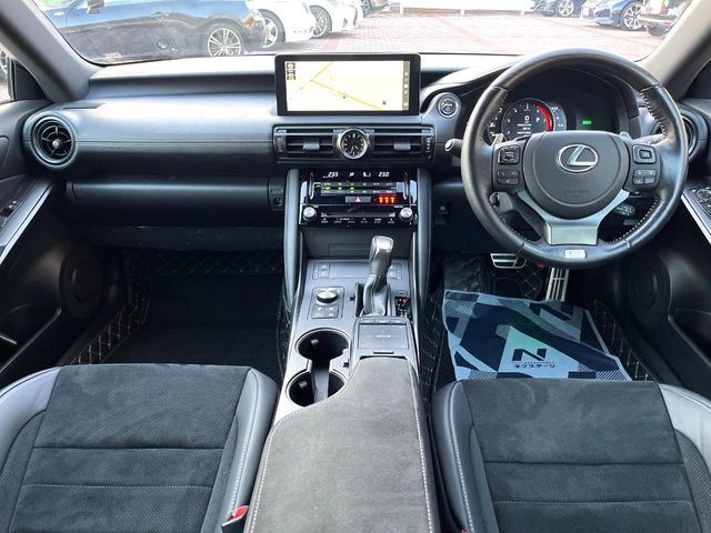 TOYOTA LEXUS IS300h 2023