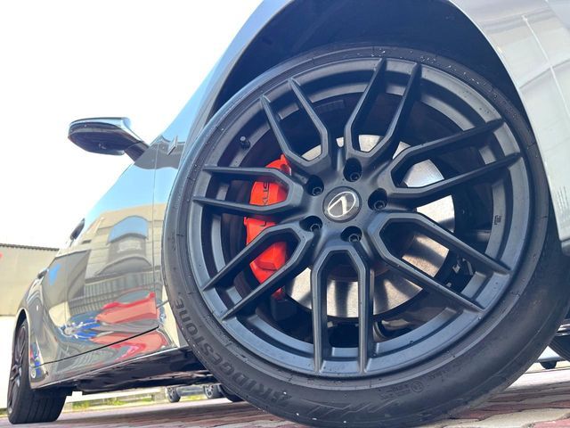 TOYOTA LEXUS IS300h 2023