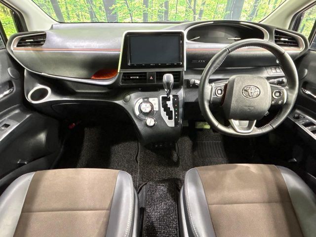 TOYOTA SIENTA HYBRID 2019
