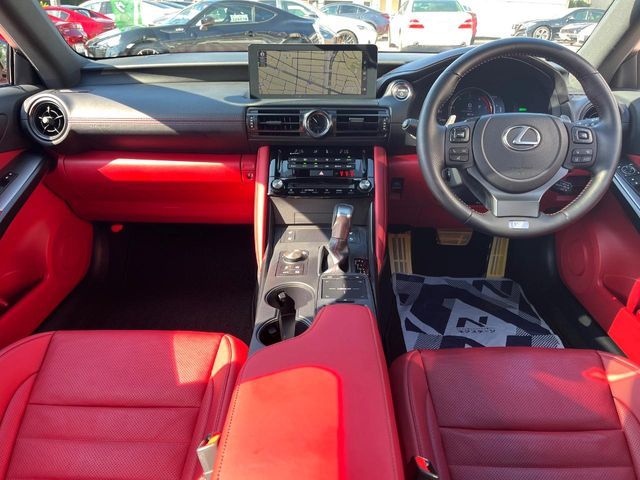 TOYOTA LEXUS IS300h 2023