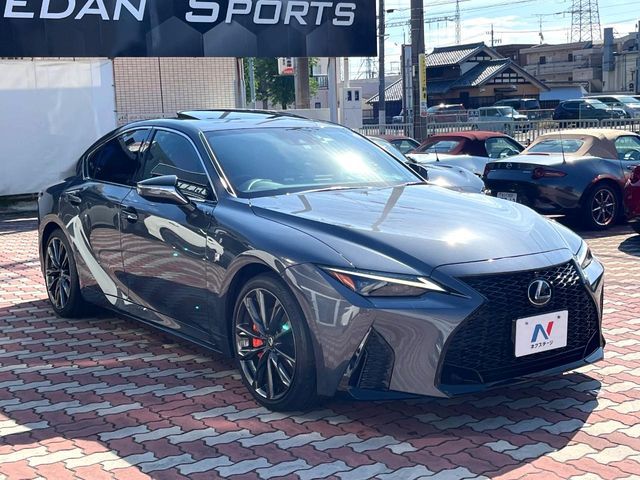 TOYOTA LEXUS IS300h 2023