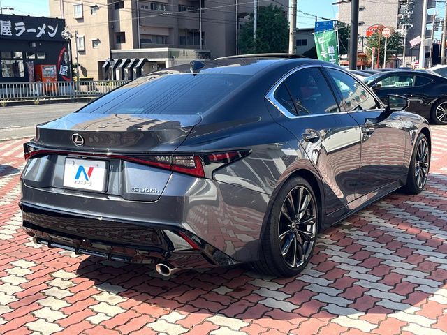 TOYOTA LEXUS IS300h 2023