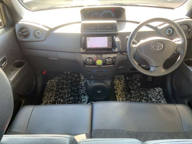 TOYOTA bB 2013