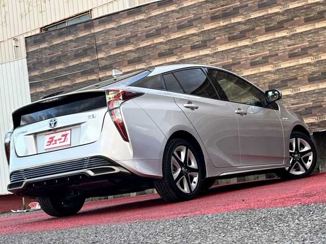 TOYOTA PRIUS 2017