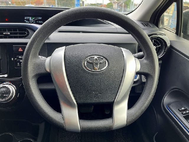 TOYOTA AQUA 2017