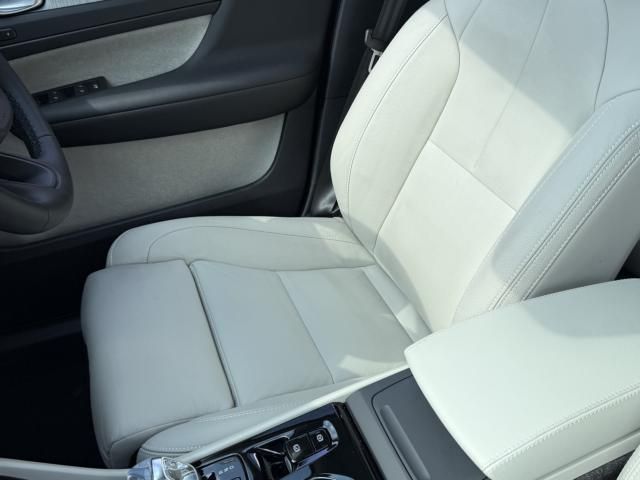 VOLVO VOLVO XC40 2023