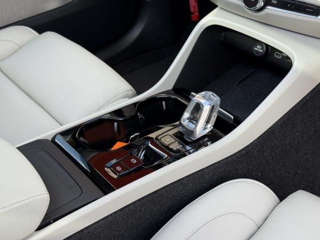 VOLVO VOLVO XC40 2023