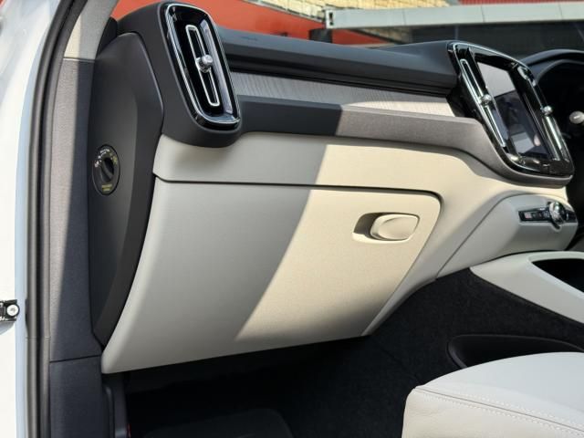 VOLVO VOLVO XC40 2023