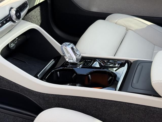 VOLVO VOLVO XC40 2023