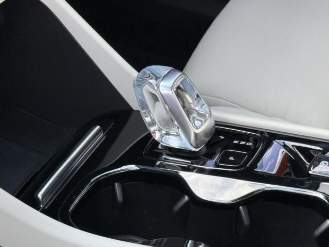 VOLVO VOLVO XC40 2023