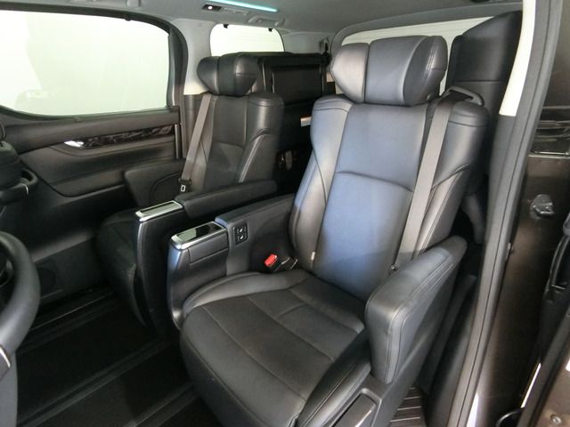 TOYOTA ALPHARD 2018
