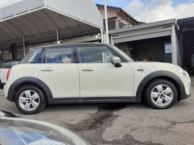 BMW BMW MINI COOPER D 5DOOR 2017