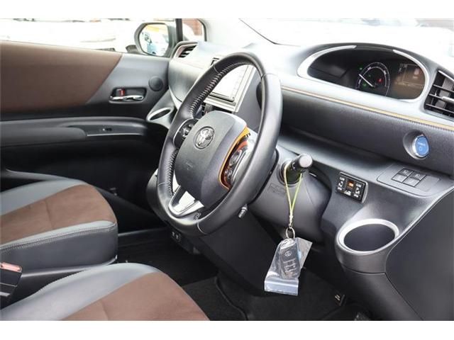 TOYOTA SIENTA HYBRID 2021