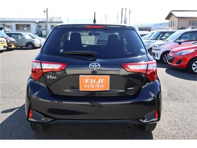 TOYOTA VITZ  4WD 2017