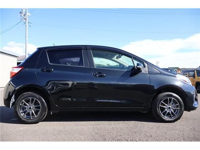 TOYOTA VITZ  4WD 2017