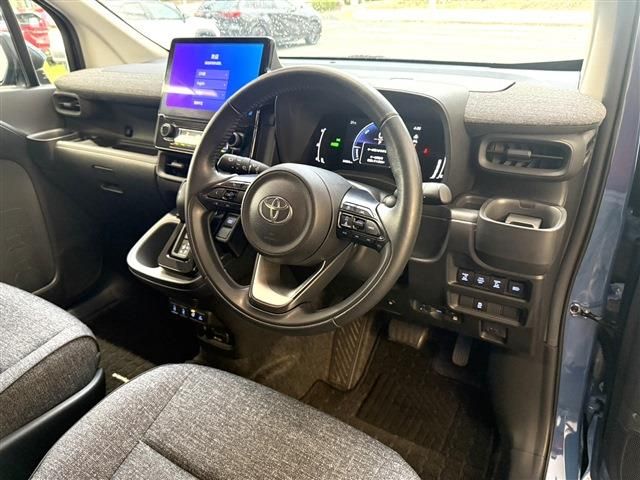 TOYOTA SIENTA HYBRID 2023