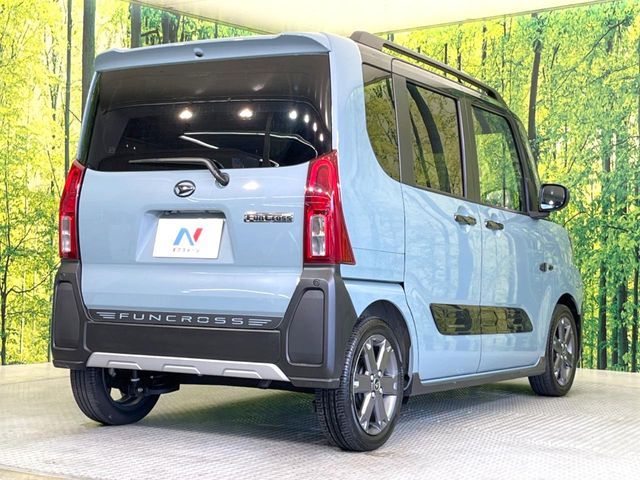 DAIHATSU TANTO FAN CROSS 2023
