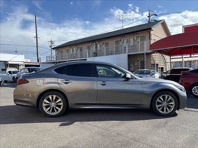 NISSAN FUGA HYBRID 2015