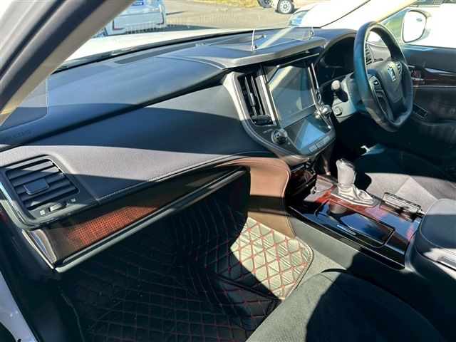 TOYOTA CROWN sedan hybrid 4WD 2016