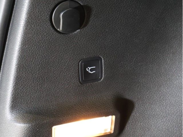 JEEP JEEP COMMANDER 2023