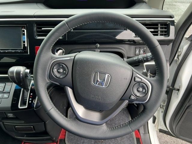 HONDA STEPWAGON SPADA 4WD 2015