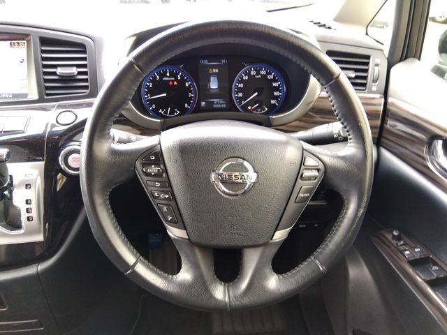 NISSAN ELGRAND  4WD 2014