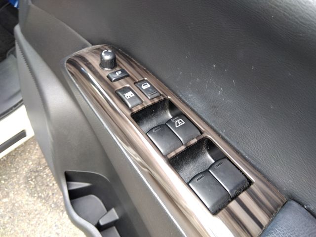 NISSAN ELGRAND  4WD 2014