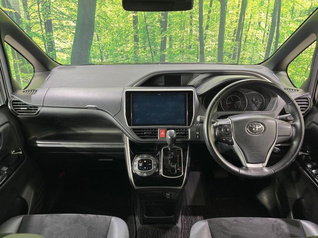 TOYOTA VOXY 4WD 2021