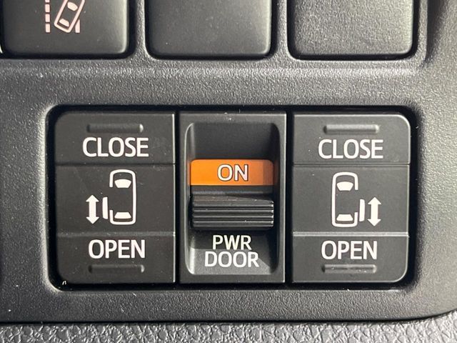 TOYOTA VOXY 4WD 2021