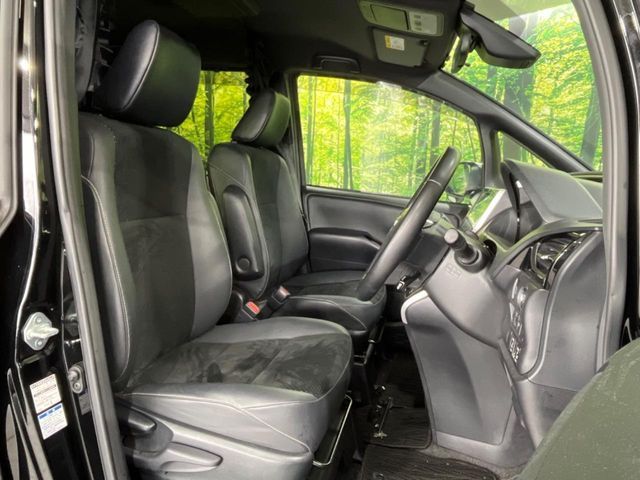 TOYOTA VOXY 4WD 2021